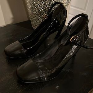 Tory Burch black heel size 7.5